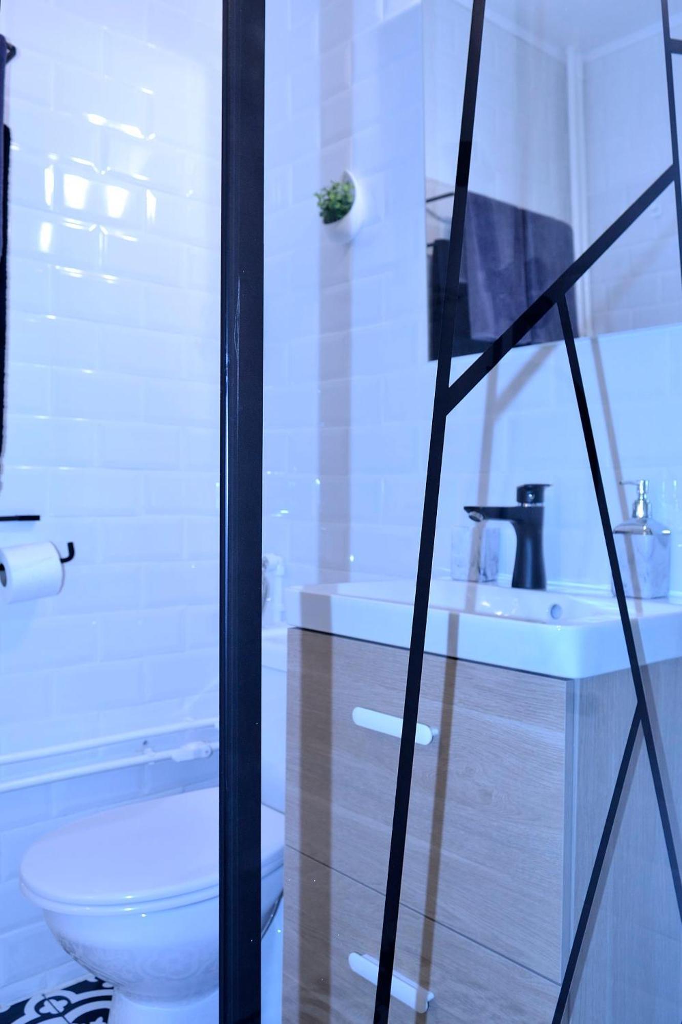 Cozy 2 Rooms Apartment Drumul Taberei Bukurešť Exteriér fotografie